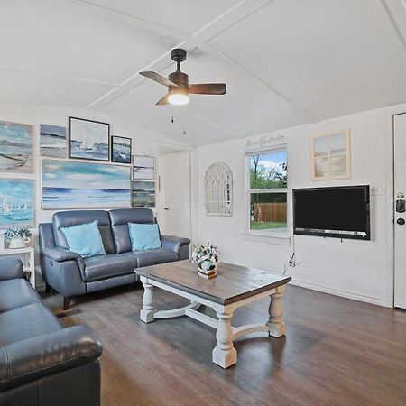 Pet-Friendly Lake Dallas Home Near Lewisville Lake Exterior photo